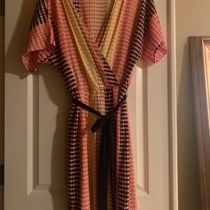 Donna Morgan Short sleeve faux wrap dress